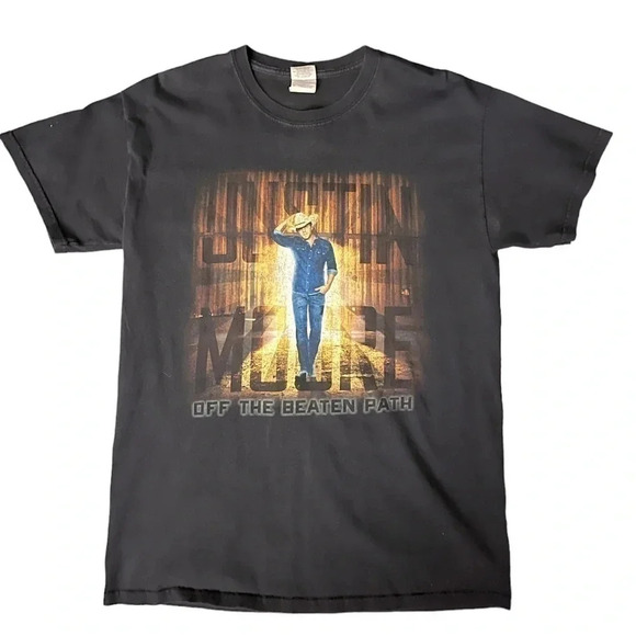 Dustin Lynch Off the Beaten Path Concert Tshirt Size Medium - Picture 1 of 6